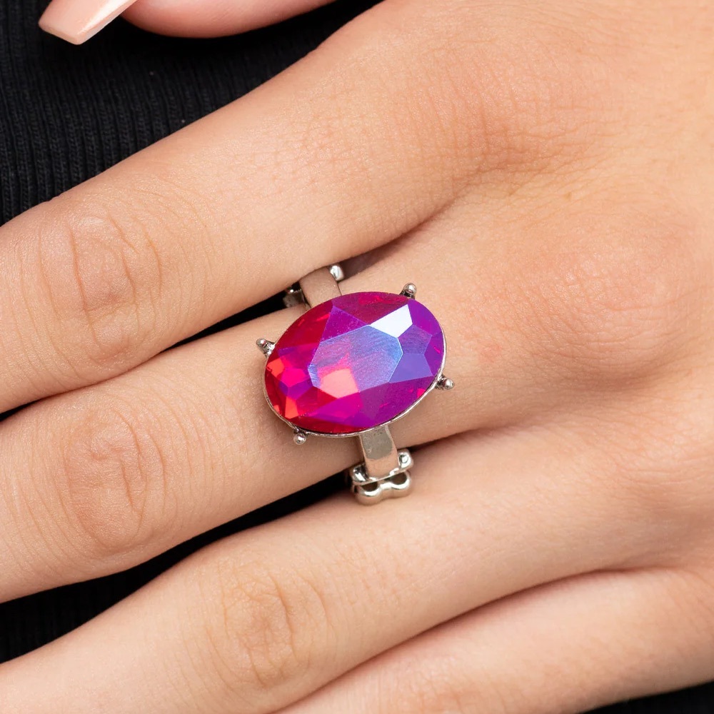 Pink iridescent ring - Picture 2 of 3